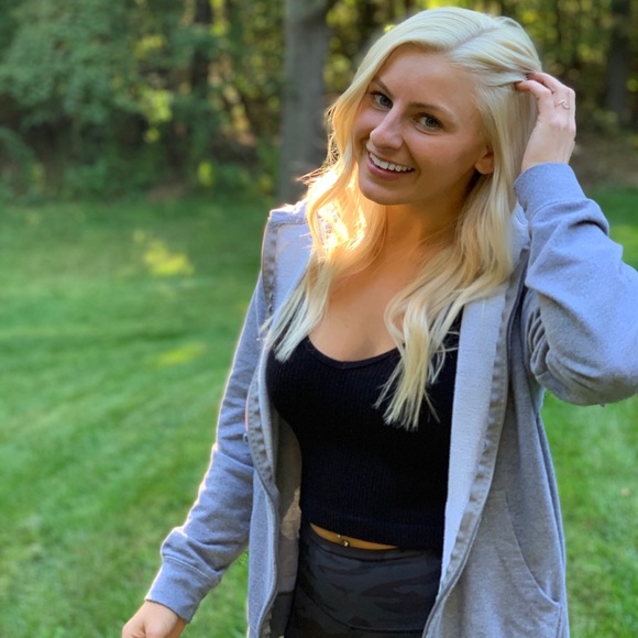 Meet your Posher, Abby - Picture 1 of 1